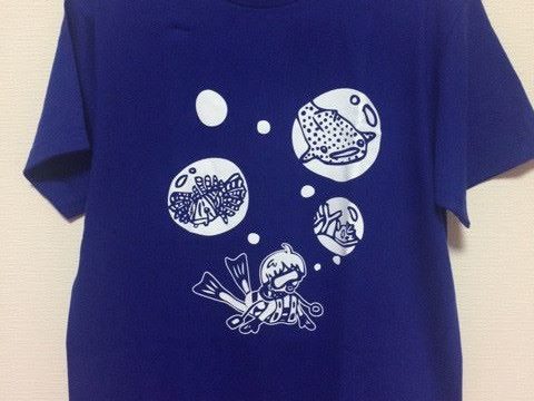 Tシャツ　Ｔシャツ　青
